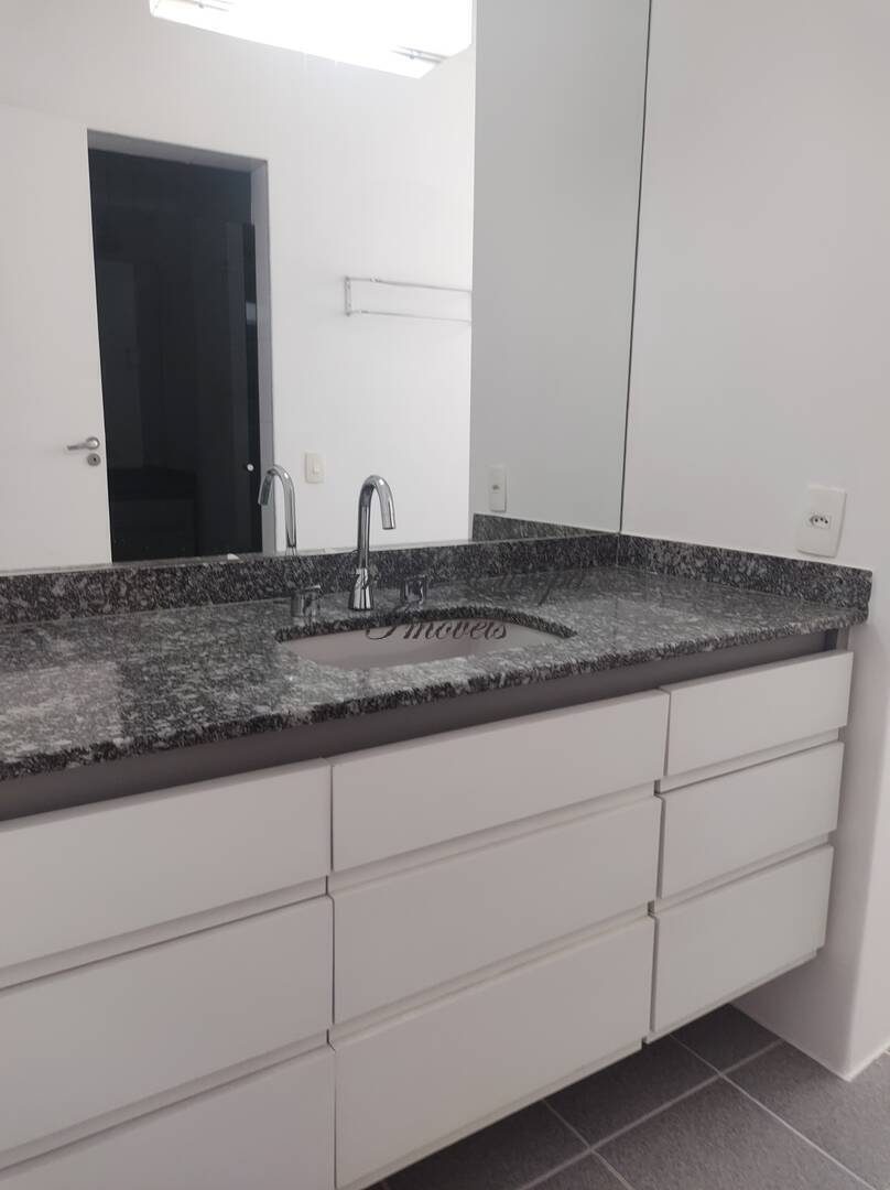 Apartamento para alugar com 3 quartos, 220m² - Foto 19