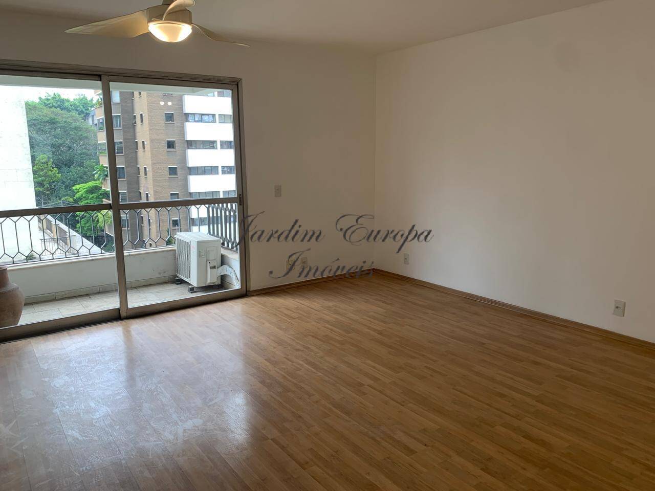 Apartamento à venda com 2 quartos, 100m² - Foto 2