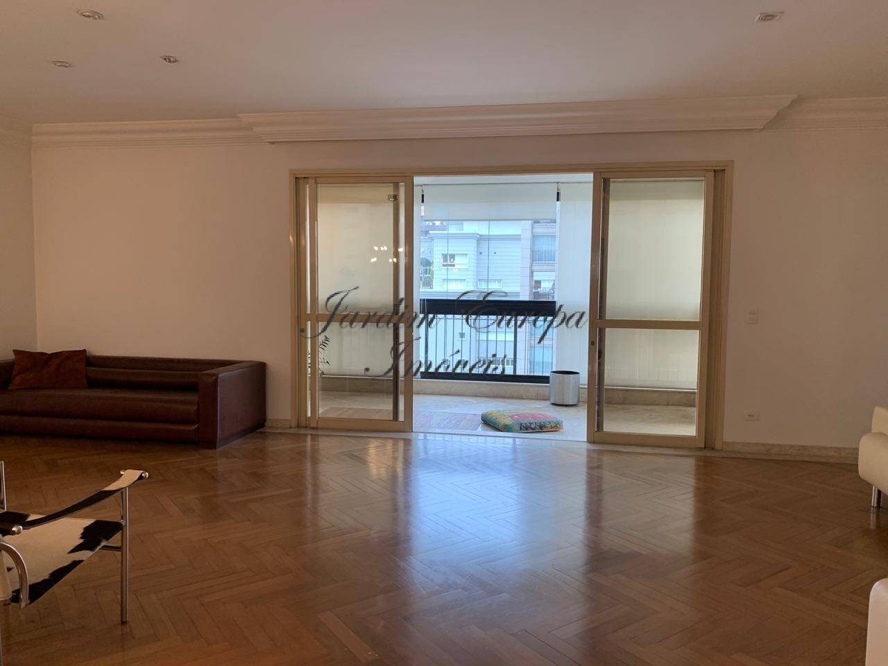 Apartamento à venda com 3 quartos, 210m² - Foto 3