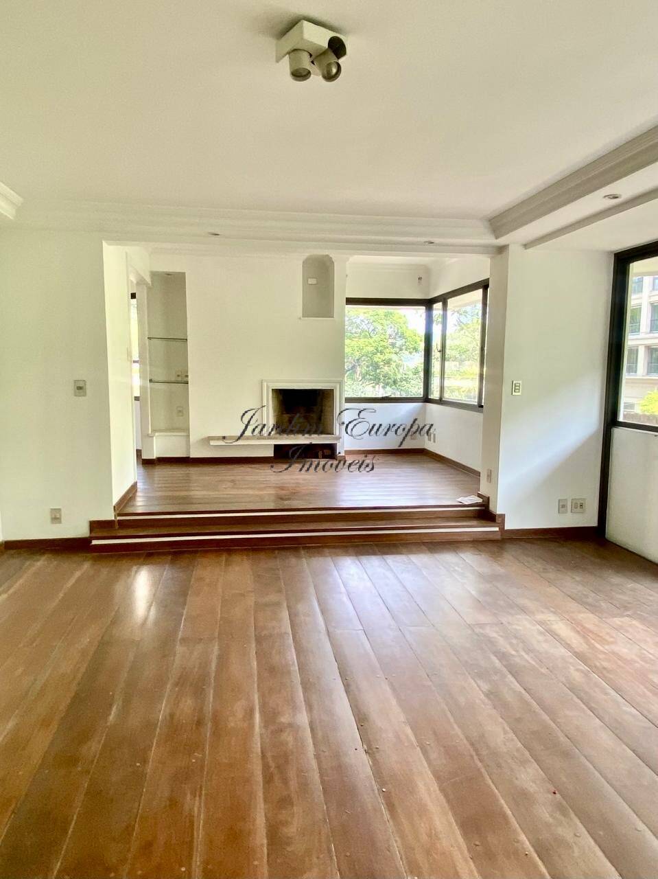 Apartamento para alugar com 3 quartos, 250m² - Foto 4