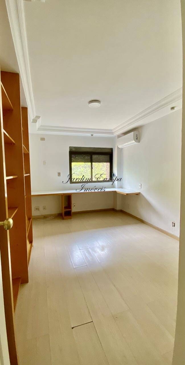 Apartamento para alugar com 3 quartos, 250m² - Foto 12