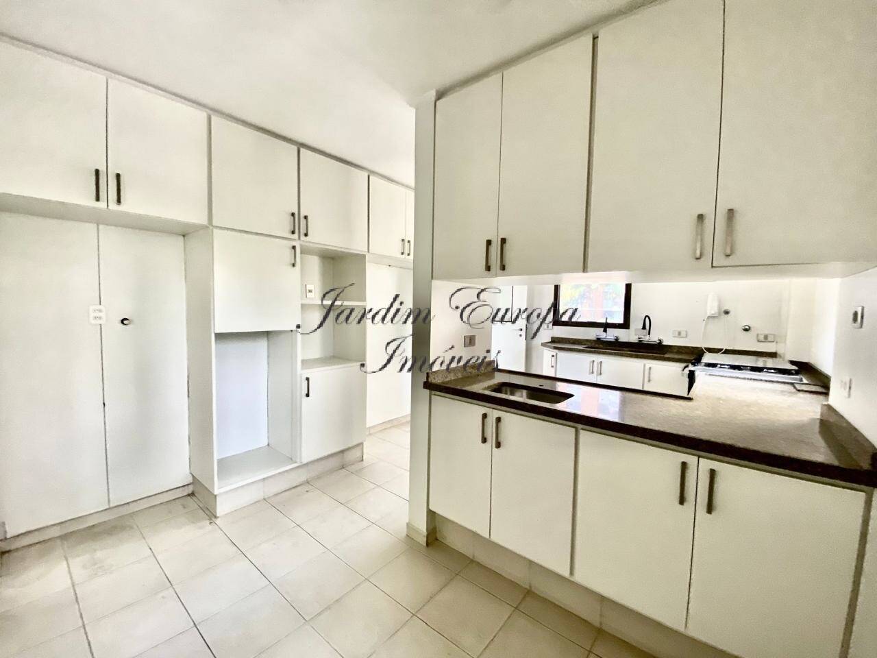 Apartamento para alugar com 3 quartos, 250m² - Foto 13