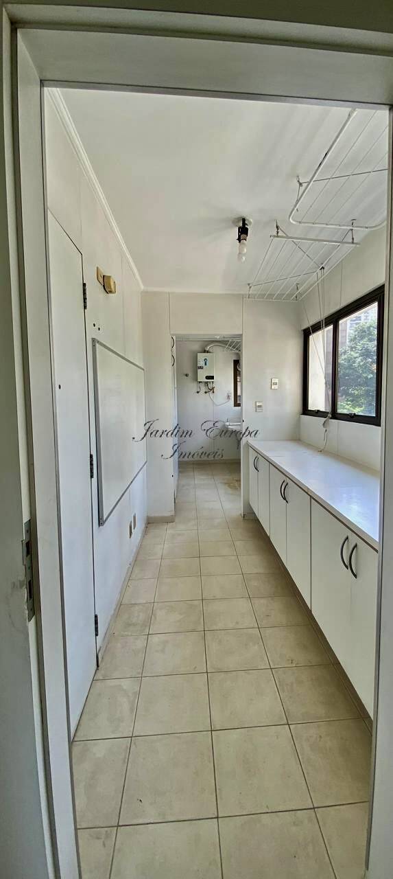 Apartamento para alugar com 3 quartos, 250m² - Foto 14