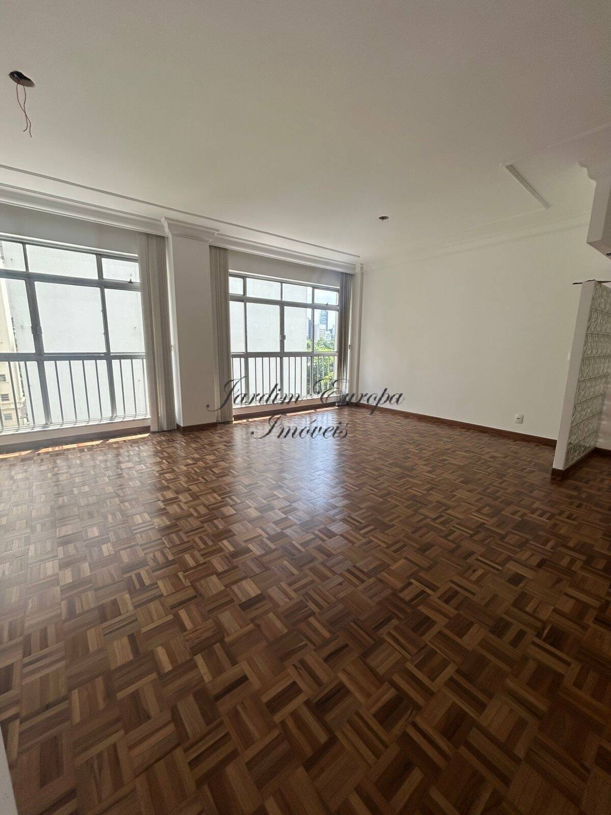 Apartamento à venda com 2 quartos, 110m² - Foto 2