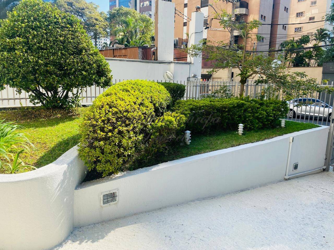 Apartamento à venda e aluguel com 3 quartos, 110m² - Foto 1