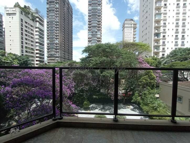 Apartamento para alugar com 3 quartos, 320m² - Foto 2